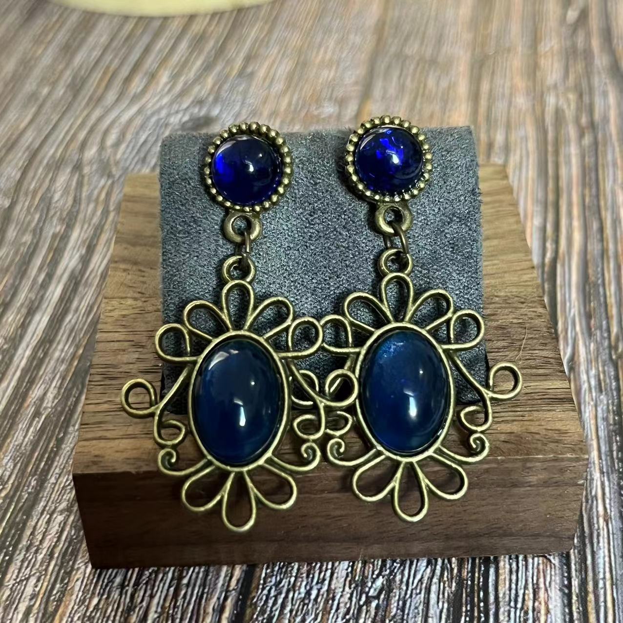 Historical Queen Anne Boleyn H - Women Accessories Earrings ulasan dan harga