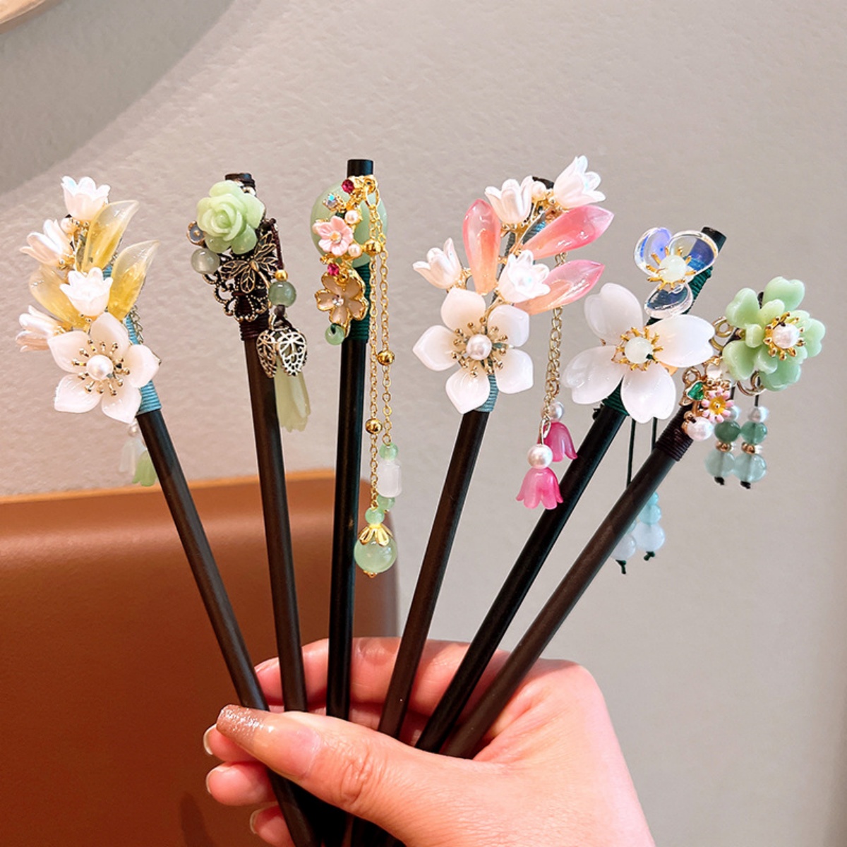 Exquisite Flower Tassel Wooden - Women Accessories For Hand ulasan dan harga
